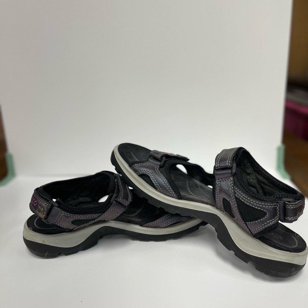 Ecco Women's Black and Gray Sandals